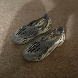 Yezzy Foam Runners MXT moon gray